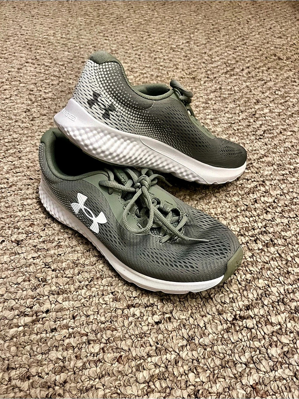 Under Armour Charged Women’s Athletic Shoes in Green & White Like New